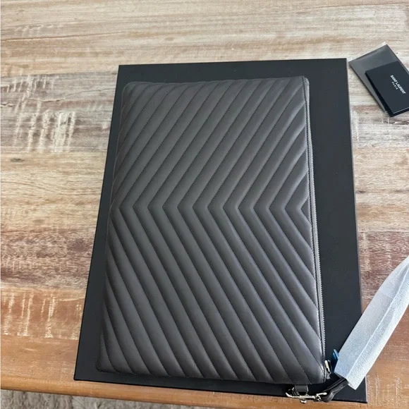 Saint Laurent Cassandra Charcoal Quilted Pouch - Picture 2 of 8